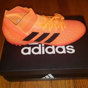 Athletic Cleats - Indoor